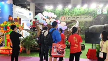 自贡彩灯企业亮相2022亚洲乐园及景点博览会